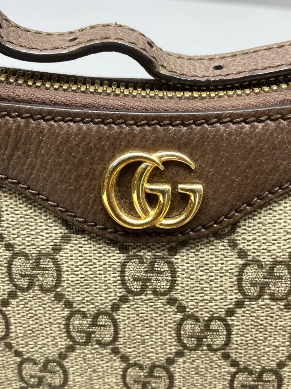 Gucci Beige Brown GG Supreme Shoulder Bag with Gold Hardware - Picture 5 of 5